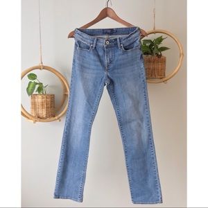 Levi’s Classic Straight Demi Curve size 4/27